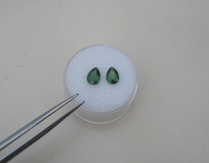 Par de Gemas de Diopsido de Cromo Sintético Verde Natural en Forma de Pera, Facetadas, con Efecto de Juego de Color/Fuego, Limpieza Ocular, 7x5mm - Product Image 2