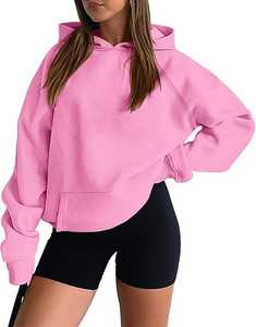 Ensemble deux pièces hiver personnalisé pour femme : sweat à capuche en polaire rose et short cycliste, extensible et écologique - Product Image 2