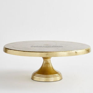 Support à gâteau rond en métal doré avec un design en filigrane orné, plateau de service fait main pour gâteaux et cupcakes - Product Image 4