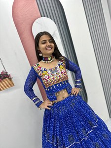 Conjunto de Lehenga Azul Bordado, Traje Tradicional Indio, Top Corto y Falda Estampados para Festivales y Baile - Product Image 1