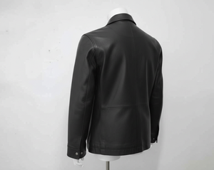 Veste en cuir noir pour homme avec logo personnalisé, finition lisse de luxe – Veste élégante et formelle pour homme au design minimaliste - Product Image 4