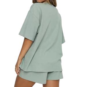 Conjunto de camiseta y pantalones cortos deportivos informales para mujer, colección de verano de media manga con cuello redondo y algodón sólido hasta la rodilla - Product Image 1