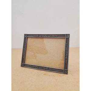 Marco de Fotos Metálico Decorativo de Estilo Vintage con Relieve, Rectangular Vertical, para Exhibición en Mesa - Product Image 3