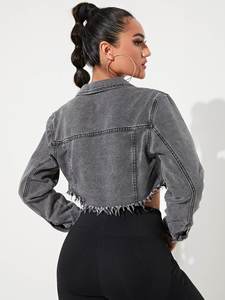 Chaqueta vaquera corta con dobladillo deshilachado y efecto desgastado, estilo urbano vintage, para mujer, servicio OEM con MOQ bajo - Product Image 2