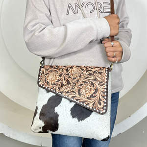 2026 New Arrival Hand Tooled Cowhide Leather Women's Messenger Bags Wholesale Vintage Style Floral Flap Crossbody Shoulder Bag - Product Image 4