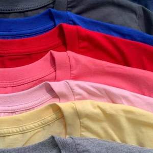 Camisetas Sólidas Personalizadas al por Mayor, Camiseta Casual de Poliéster/Algodón de Secado Rápido con Cuello Redondo y Mangas Cortas, Precio Directo de Fábrica - Product Image 3