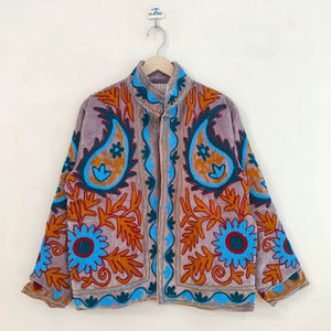 Chaqueta Exclusiva de Terciopelo Suzani Bordada a Mano: Abrigo Estilo Indio Hecho a Mano, Túnica Nupcial Boho, Chaqueta para Festivales, Regalo para Ella - Product Image 1