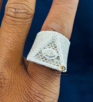 Anillo de Hip Hop con Triángulo Illuminati Totalmente Cubierto de Diamantes, Oro Sólido de 14K, con Moissanita de Alta Calidad de 20g, Corte Brillante Redondo y Claridad VVS