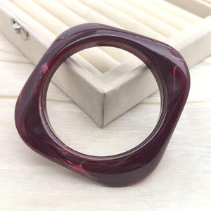 Bracelet carré géométrique en résine colorée, bijoux fantaisie, accessoires de mode faits à la main, bracelets irréguliers - Product Image 3