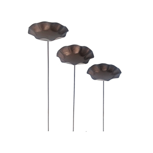 Ornement de jardin en métal en forme de fleur, résistant aux intempéries, finition brossée, décoration extérieure, thème nature, forme irrégulière - Product Image 1