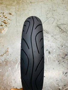 Neumático sin cámara para scooter Vietnam KUMATIRE K205 3.00-10 120/70-10 130/90-10 para motocicletas urbanas y de reparto - Product Image 2
