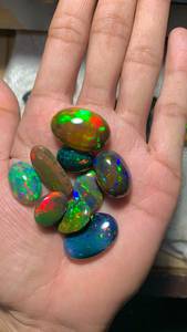 โอปอลเอธิโอเปียธรรมชาติทรงคาโบชอง ฐานสีดำ หลายสี รูปไข่/ลูกแพร์/หัวใจ สำหรับทำเครื่องประดับ - Product Image 2