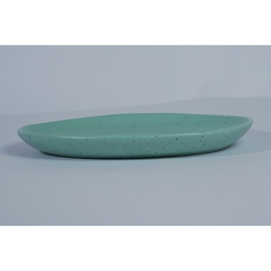 Plat ovale en céramique de style Japandi personnalisé de haute qualité, écologique, à motif damier, compatible lave-vaisselle - Product Image 3