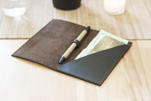 ปกสมุดเช็คหนังแท้คุณภาพสูง ปั๊มโลโก้ตามสั่ง กระเป๋าใส่สมุดเช็คแบบยาว รุ่น LCR-0114 สำหรับธุรกิจ B2B - Product Image 4