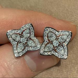 Boucles d'oreilles clous en moissanite de haute qualité, forme poire et diamant rond, motif fleur de lotus, plaqué or avec argent 925, bijoux élégants pour elle - Product Image 1