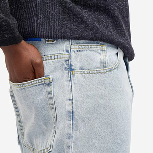 Jean en denim de coton épais bleu clair, coupe baggy, taille haute, jambe affinée, personnalisable, pour homme - Product Image 3