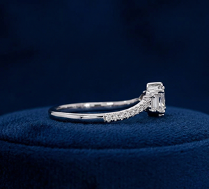 Anillo de Compromiso con Diamante Cultivado en Laboratorio, Corte Marquesa, con Piedras Laterales Pavé, Oro Sólido de 14K, Bañado en Rodio, Estilo Clásico para Mujer - Product Image 1