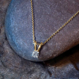 Collar con colgante de diamante de laboratorio con engaste de puntas en forma redonda personalizada, oro amarillo macizo de 10K, 14K, 18K, joyería de lujo para mujer, para ella. - Product Image 2