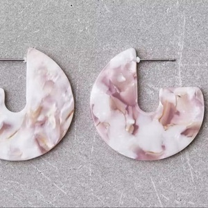 Pendientes de Resina Artística con Diseño de Hadas, Hechos a Mano, Forma y Color Personalizados, Joyería de Alta Calidad para Mujer, Artizon Studio - Product Image 1