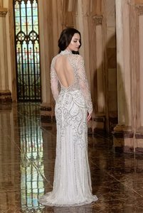 Robe de soirée sirène argentée richement ornée de perles, de cristaux et de paillettes de haute qualité, à manches courtes, dos nu, en tulle, pour bal de promo et soirées formelles - Product Image 3