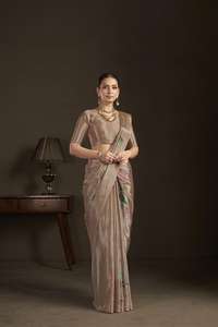 Sari de luxe prêt-à-porter avec chemisier cousu, en crêpe de soie à imprimé numérique floral, sari indien en gros en ligne - Product Image 6