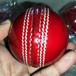 Ballon de cricket officiel taille compétition, cousu main, excellente qualité pour les clubs de cricket, en cuir résistant aux chocs, avec noyau en liège haute densité - Product Image 6