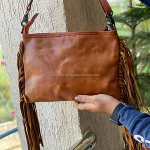 Bolso con flecos de cuero de vaca tallado a mano para mujer - Product Image 5