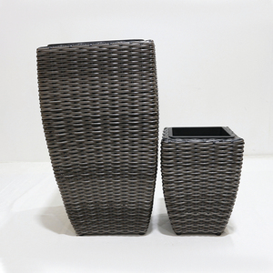 Jardinières carrées modernes en plastique pour l'extérieur, revêtement PE, pots de fleurs de jardin au design minimaliste, lot de deux - Product Image 2
