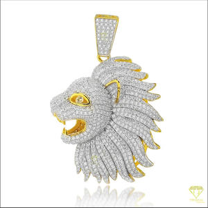 Colgante de León de Moda Urbana de Lujo con Diamantes Cultivados en Laboratorio y Acabado en Oro Amarillo - Product Image 3