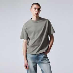 Camiseta Oversize de Hombros Caídos de Algodón Grueso 250gsm, Estilo Urbano Vintage de Verano 2026, Ajuste Holgado, 100% Algodón Personalizable - Product Image 1