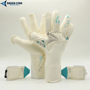 Guantes de Portero de Material PU Transpirable de la Mejor Calidad con Opciones Personalizables para Venta al Por Mayor de Fútbol - Product Image 3