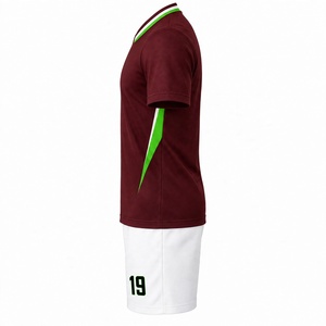 Conjunto de camiseta de fútbol personalizada color granate, uniforme de fútbol con nombre y número personalizados, kit deportivo de entrenamiento para equipo, camiseta y pantalones cortos de fútbol - Product Image 4