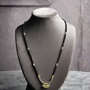 Collar Minimalista con Perlas y Circonitas, Joyería de Uso Diario para Mujer, Mangalsutra Tradicional India de Oro de 22K, Cadena de Cuentas Negras - Product Image 2