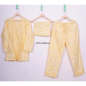 Ensemble de pyjama pour femmes à manches trois-quarts, col en V, imprimé floral romantique, fait main, taille élastique, doux, respirant, séchage rapide - Product Image 1