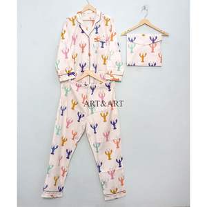 Elegante Conjunto de Pijama de Algodón, Estilo Moderno y Cómodo con Estampado de Escorpio, para Mujeres Modernas, Tela Suave para Dormir - Product Image 3