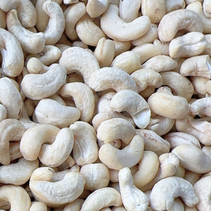 ขายส่งเม็ดมะม่วงหิมพานต์ออร์แกนิกคุณภาพสูง เม็ดมะม่วงหิมพานต์ W180 W210 W240 ซานติโก คัชชู  ส่งออกไปยังเอเชีย ยุโรป และตะวันออกกลาง - Product Image 1