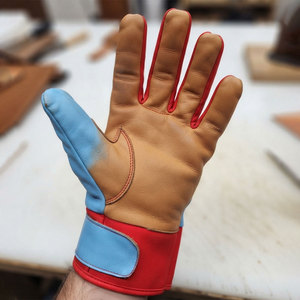 Gants de frappe unisexes bicolores personnalisés, prix de gros, durables, résistants à l'usure, pour un meilleur contrôle de la balle lors du frappeur. - Product Image 3