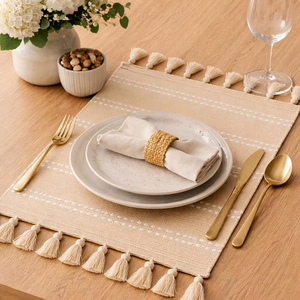 Camino de Mesa Moderno de Dos Colores con Borlas Tejidas para Hogar y Hotel - Product Image 1