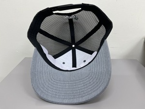 Casquette Trucker Ajustable à 6 Panneaux en Maille Noire et Grise, Confortable, Fabriquée en Usine au Vietnam, Style Urbain Tendance et Dynamique pour Adultes - Product Image 2