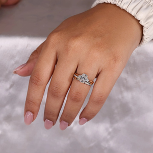 Anillo de compromiso y boda de diamantes de corte cojín largo de tres piedras de 1.70 quilates, cultivados en laboratorio, joyería de anillo de eternidad de oro vermeil de 14k - Product Image 6