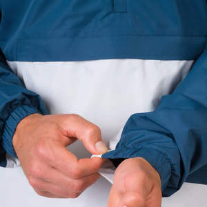 Veste coupe-vent à capuche imperméable pour homme - Personnalisable, respirante, idéale pour la course à pied, l'entraînement et les activités de plein air - Product Image 3