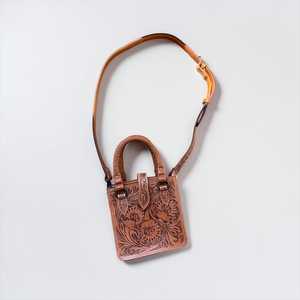 Sac bandoulière bohème en cuir véritable pour femme avec motif géométrique, fermeture éclair à pompon et sangle d'épaule - Product Image 3