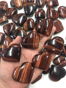 หินตาเสือแดงธรรมชาติ รูปหัวใจ ขัดเงา แกะสลัก - Product Image 3