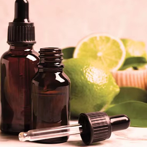 Aceite Esencial de Lima 100% Puro Destilado al Vapor - Beneficios Reafirmantes y Antienvejecimiento para Todo Tipo de Piel, Uso en Aromaterapia - Product Image 1