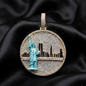 Colgante de Moissanita con Diseño de Monumento Urbano, Plata de Ley 925, Totalmente Engastado, Joyería Redonda Estilo Hip Hop - Product Image 2