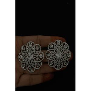 ต่างหูแบบติดหู ดีไซน์สวยหรู คุณภาพพรีเมียม ทำจากทองเหลืองชุบเงิน ประดับเพชร CZ เหมาะสำหรับผู้หญิงและเด็กผู้หญิง สวมใส่ในงานเลี้ยงตอนเย็น - Product Image 1