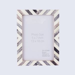 Cadre photo décoratif en os incrusté pour présentation sur table - Product Image 4