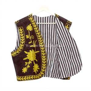 Chaleco corto de algodón hecho a mano para mujer, sin mangas, bordado a mano con motivos florales, acolchado, para otoño e invierno. - Product Image 5