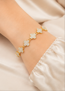 สร้อยข้อมือลายโคลเวอร์สุดหรู ประดับเพชรแล็บโกรว์ระยิบระยับ ดีไซน์น้ำหนักเบา สไตล์หรูหรา เหมาะสำหรับความสง่างามในทุกๆ วัน - Product Image 6