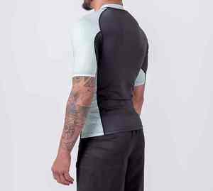 โรงงานขายตรงราคาถูก รับออกแบบโลโก้ เสื้อยืดแขนยาวคอกลมผู้ชาย ระบายอากาศได้ดี เหมาะสำหรับออกกำลังกาย ฟิตเนส โยคะ สปอร์ต แบบซับลิเมชั่น - Product Image 3